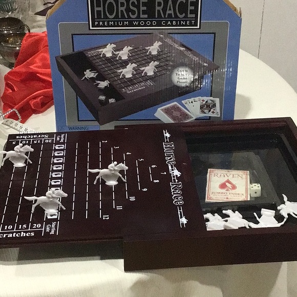 Fundex Horse Race Game - Picture 1 of 3